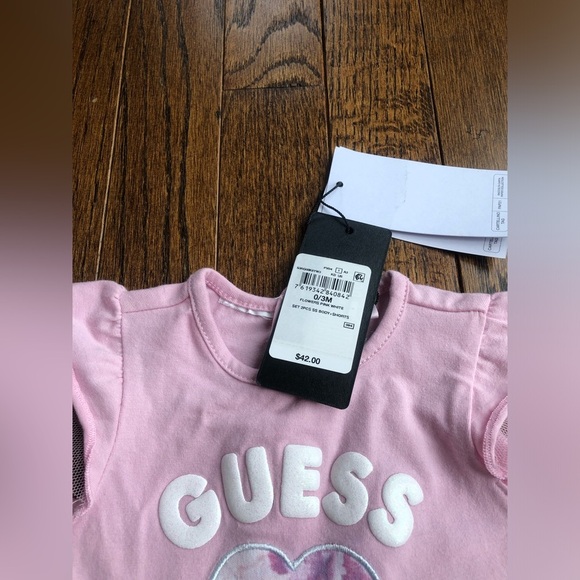 *NWT* Guess Baby Girl 0-3M Light Pink One-Piece w/Ruffled Tulle Sleeves & Heart - Picture 4 of 8